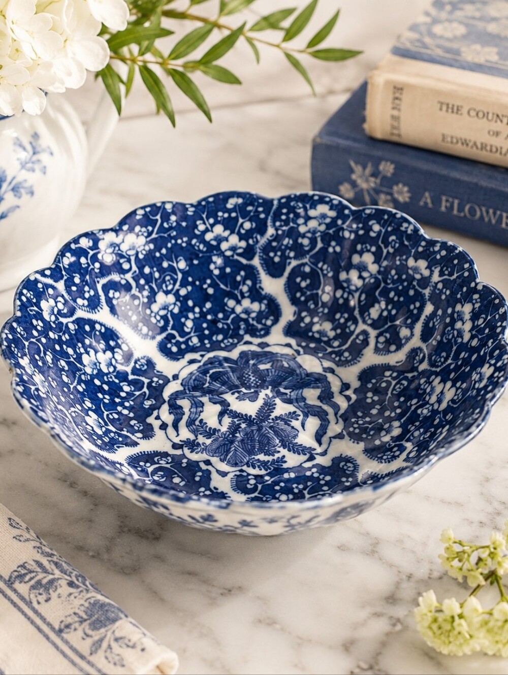 Chinese Chinoiserie Blue White Transferware Scalloped Bowl Vintage